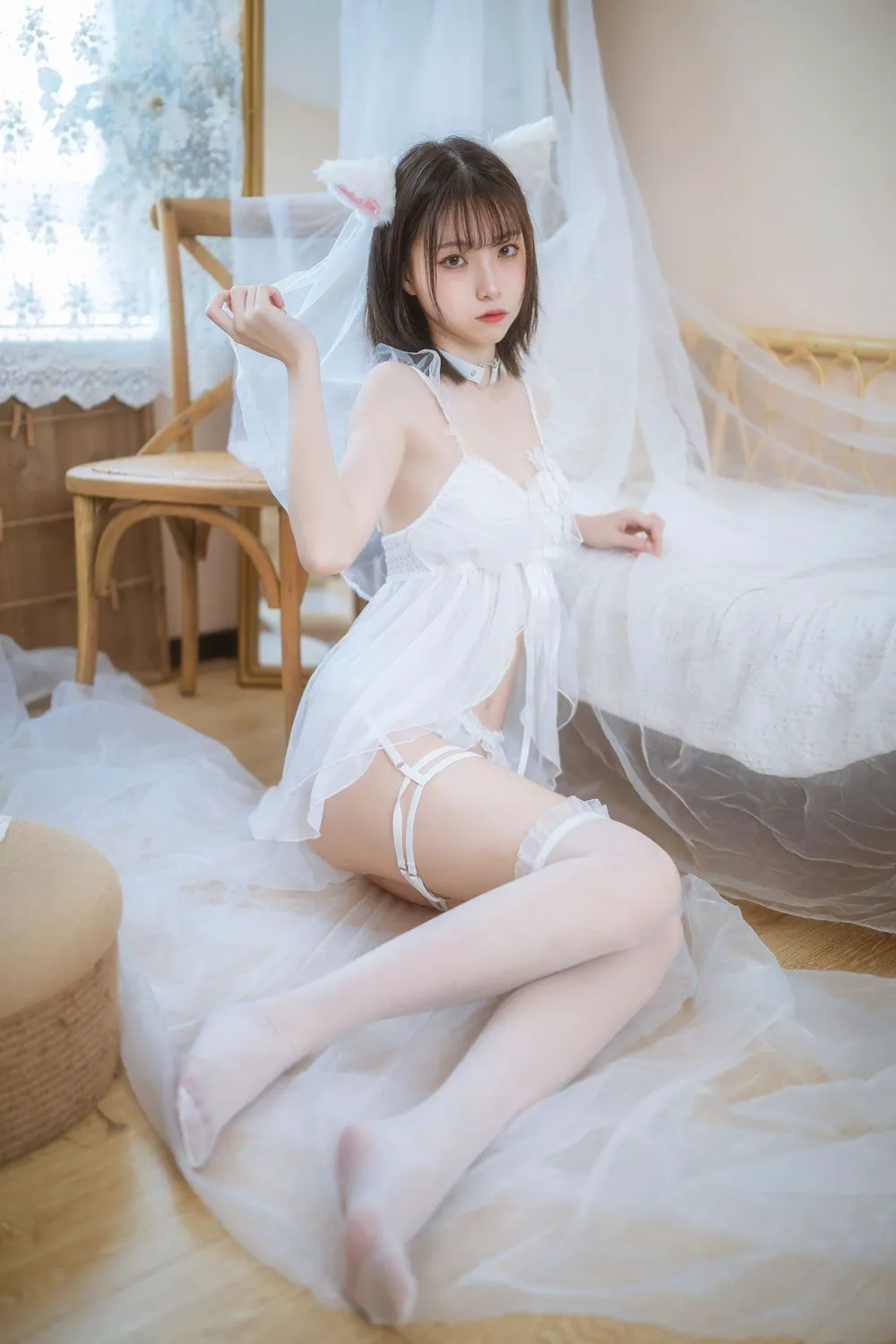 3.png 网络美女许岚LAN薄纱吊裙配白色丝袜系列丝滑柔嫩性感写真  第2张