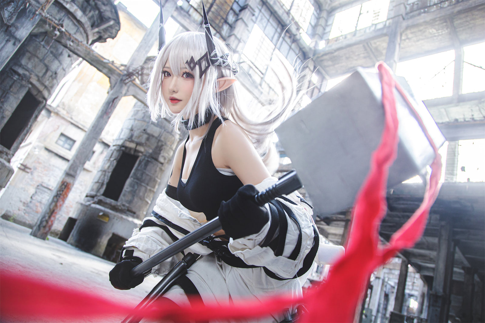 4.jpg 南宫cosplay明日方舟泥岩，战斗状态的小姐姐身材太棒了  美图写真 第4张
